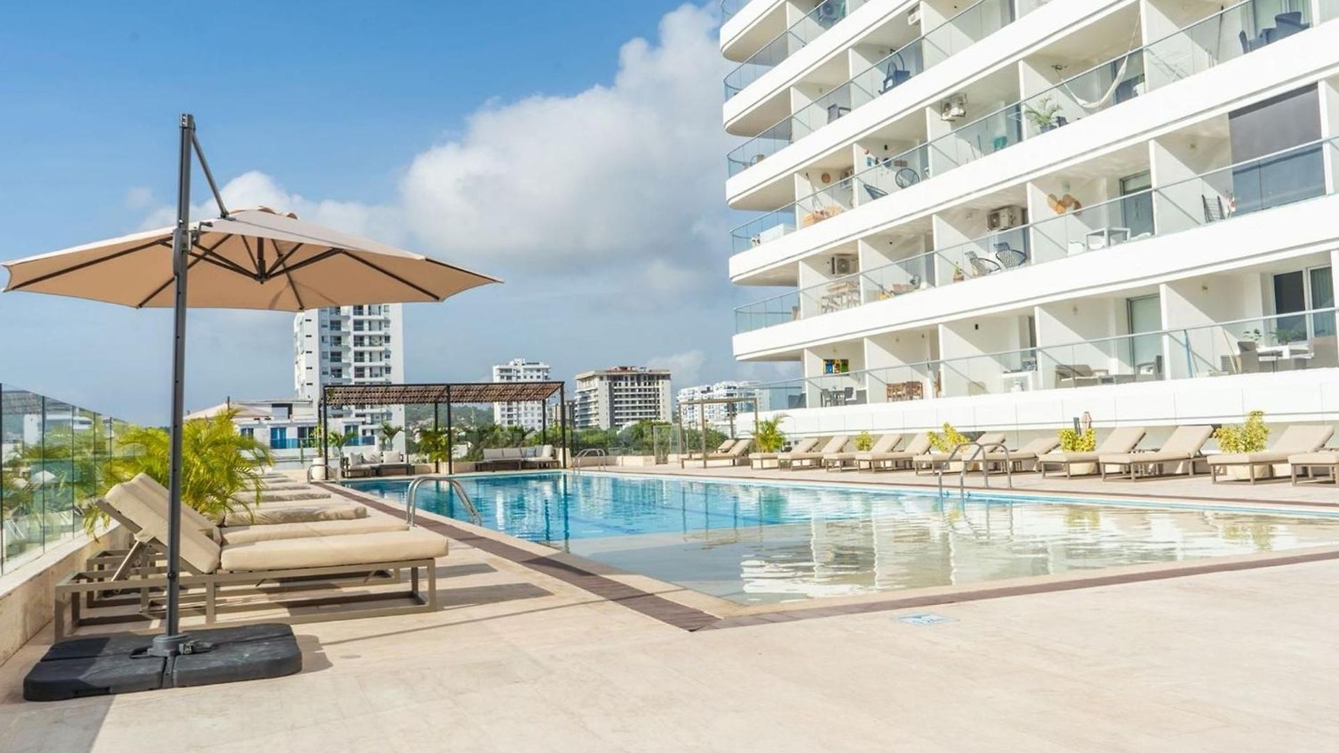 Ocean View Apartasuite 16th Floor *